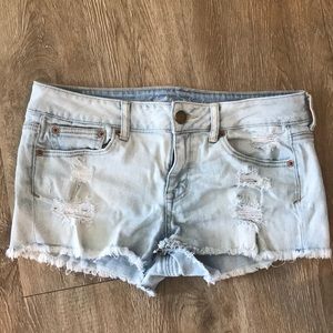 Light distressed jean shorts
